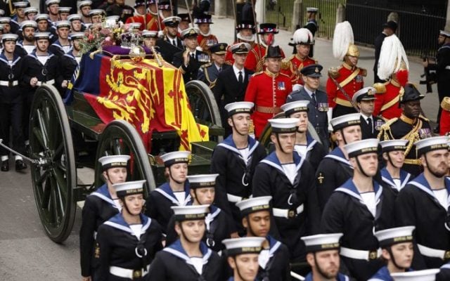 Dan último adiós a la reina Isabel II en Westminster