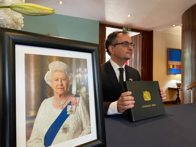 ¡Despídete de la reina Isabel! Familia real abre libro de condolencias virtual