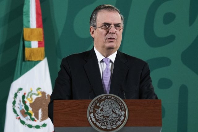 Ebrard ofrece a venezolanos opciones para repatriación o quedarse en México