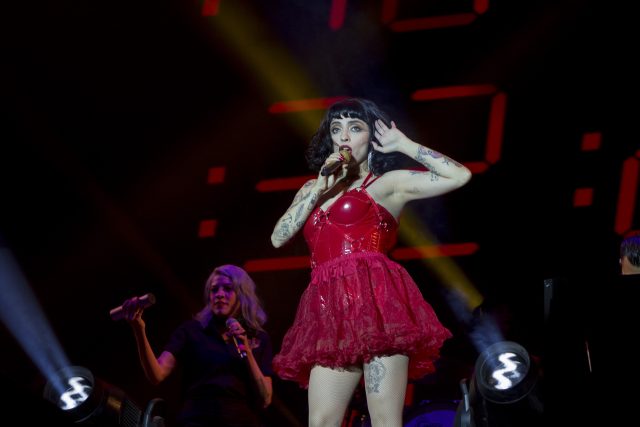 Agotó entradas: Mon Laferte se presentará en el Movistar Arena el próximo 3 de noviembre