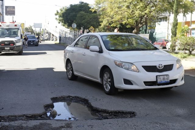 Falta de planeación de Rivera genera más baches, acusan ingenieros poblanos