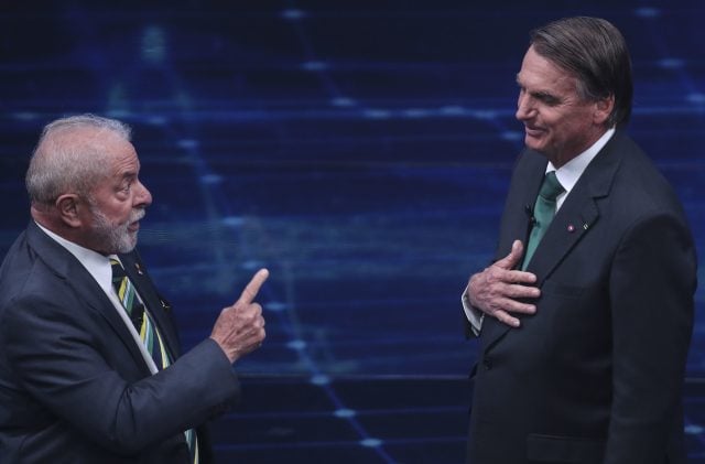 Bolsonaro y Lula intercambian ataques en debate antes de votaciones