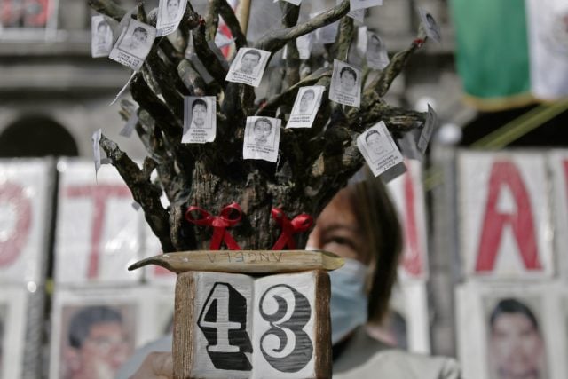 Jueza ordena liberar a 8 militares vinculados en caso Ayotzinapa