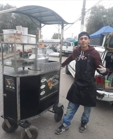 Delincuentes armados siguen tomándose las calles: joven vendedor de mote con huesillo muere baleado en la plaza de Pudahuel