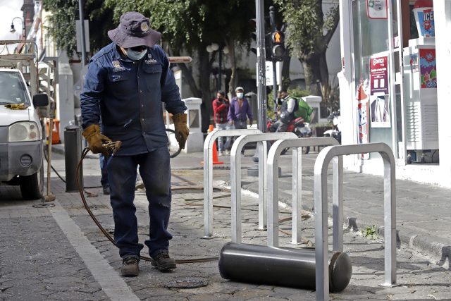 Movilidad municipal recibe 21 amparos por parquímetros y bolardos