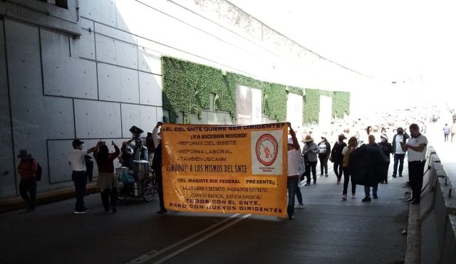 Maestros del SNTE vuelven a manifestarse a pesar de los acuerdos