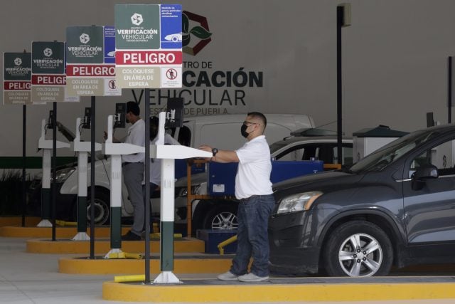 Verificación vehicular inicia con poco interés de transportistas en Puebla