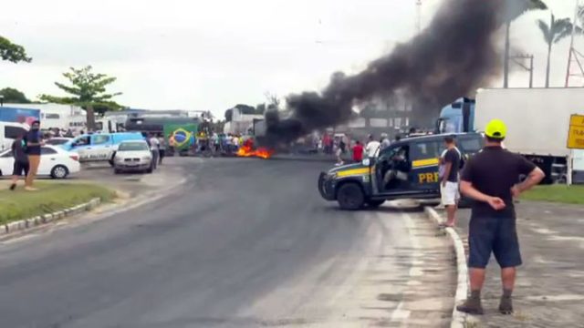 Ministerio Público de Brasil pide investigar actuación de la Policía Federal de Carreteras ante bloqueo de vías