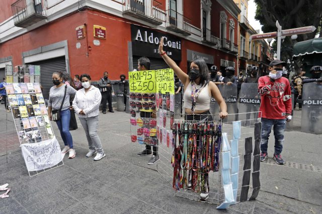 Capital poblana lidera top ten por más permisos a los ambulantes en 2022