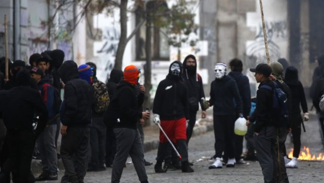 Más de 100 jóvenes han sido detenidos por Carabineros por incidentes en liceos capitalinos este año