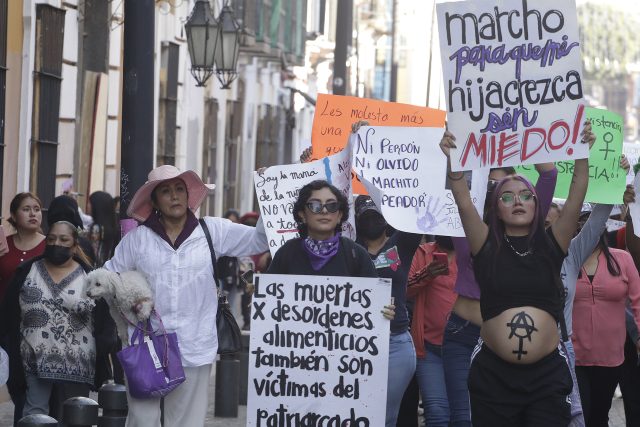 25N: poblanas exigen detener la violencia machista