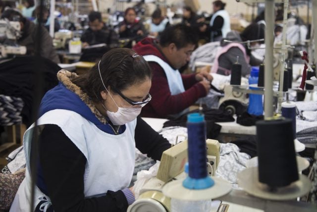 Compromiso de textileras y gobierno para impedir contaminación en el Atoyac