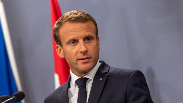 Lanzan huevo a Macron durante su visita a Alsacia (VIDEO)