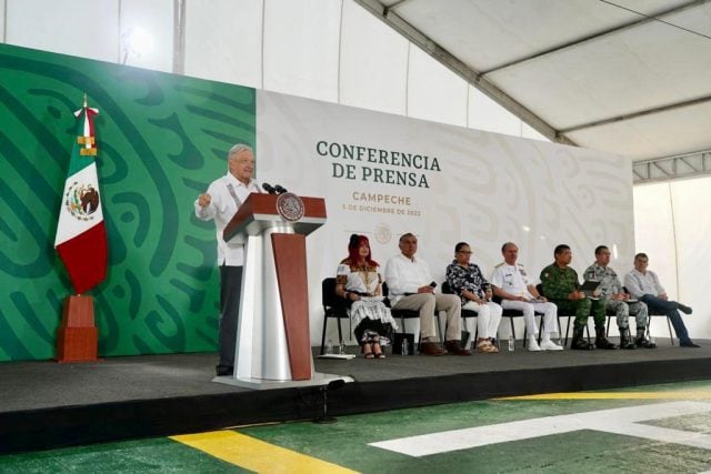 AMLO acusa al INE de violar la Constitución al censurar a Sheinbaum