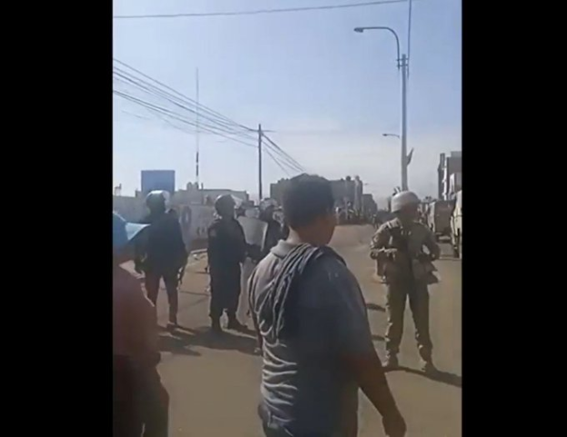 Continúa la masacre en Perú: Confirman muerte de un hombre durante brutal represión a protestas en Chala (Videos)