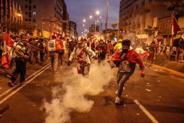 Perú: mueren adolescente y joven en protestas; Boluarte llama al diálogo