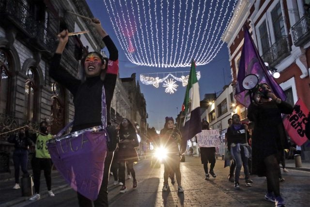 Feministas exigen alto al machismo en doceava “Marcha de las Putas”