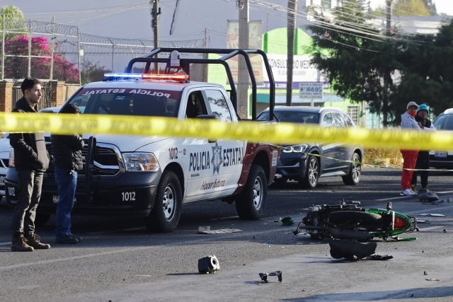 En la Recta a Cholula dos motociclistas se accidentan, uno muere