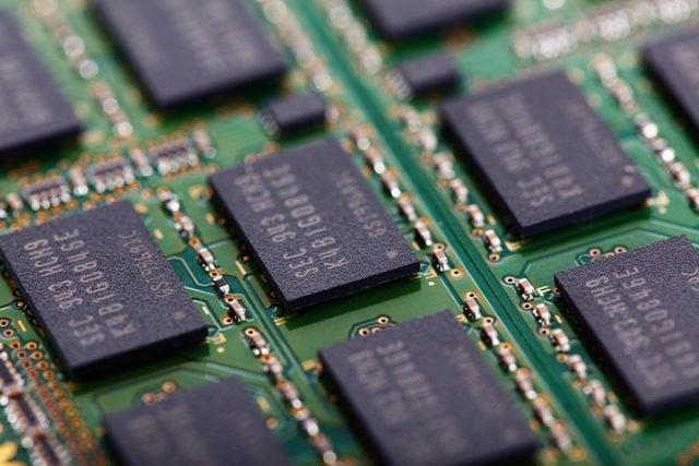 Industria de chips enfrenta una crisis sin precedentes por caída de la demanda