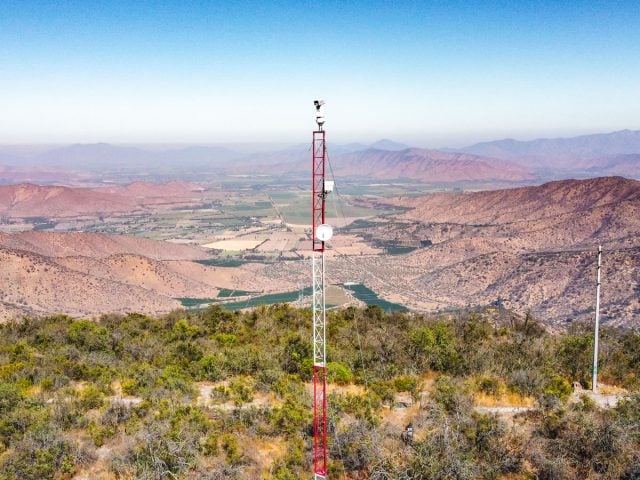 Instalan primer sistema de detección temprana de incendios de alto alcance en la Región Metropolitana