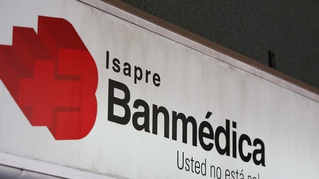 Pedirán «compensaciones»: Isapre Banmédica recurre a mecanismo de resolución contemplado en el TLC entre Chile y el Reino Unido