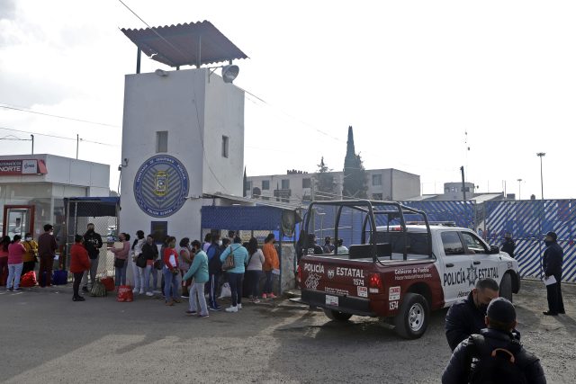 Aumenta traslado de reos desde penales poblanos a federales