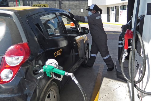 Gobernador descarta desabasto de gasolina en Puebla ante conflicto sindical