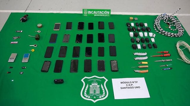 Incautan más de 500 armas blancas, celulares, droga y licor artesanal tras allanamiento a 21 cárceles del país