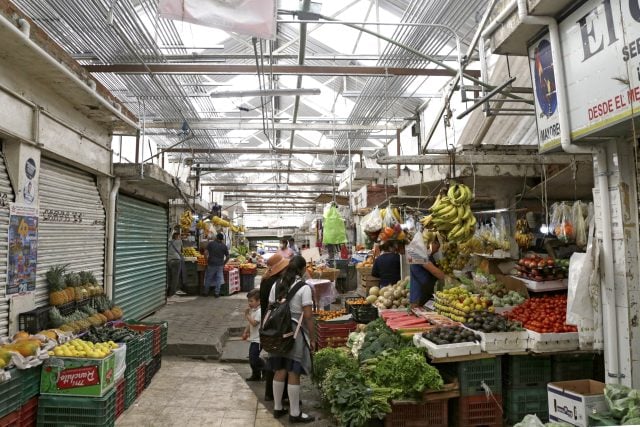 Eduardo Rivera aumenta cuotas a locatarios en mercados, ¿cuánto pagarán?