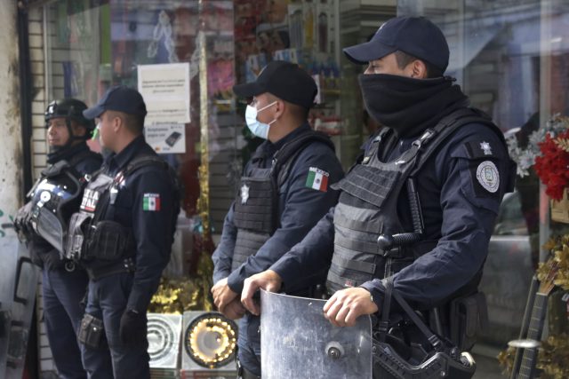 Comuna poblana mantiene operativos para retirar ambulantes del Centro