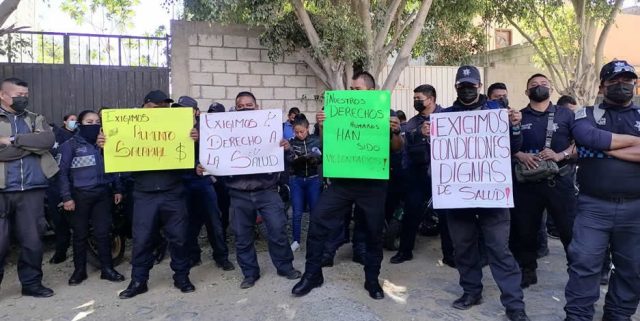 En Tehuacán, policías auxiliares exigen aumento salarial y mejores servicios médicos