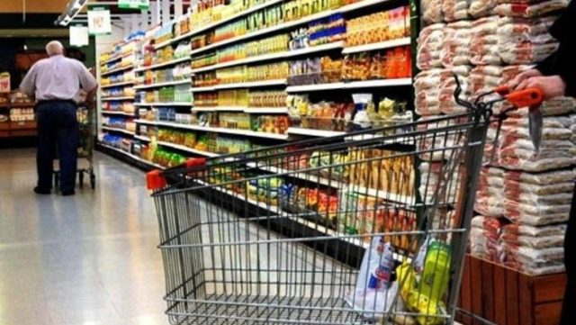 Al filo de los tres dígitos: inflación interanual de Argentina subió a 98,8 % en enero