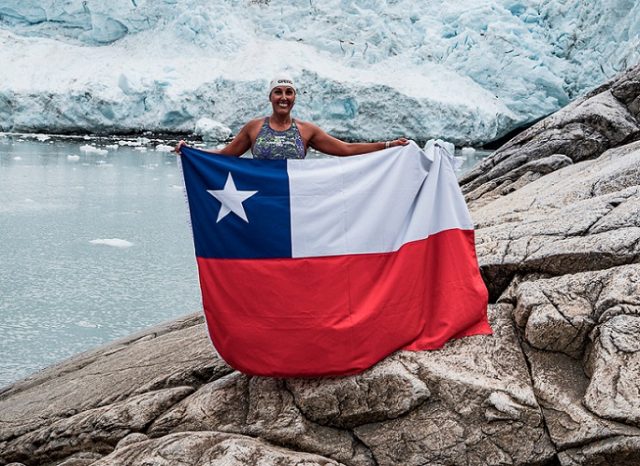 Nueva hazaña de Bárbara Hernández: Nadadora chilena rompe récord mundial de nado más largo en la Antártida