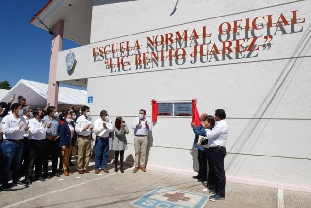 Rehabilitan escuela normal y entregan apoyos Bienestar en Zacatlán y Chignahuapan