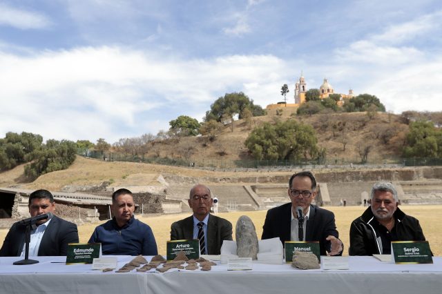 INAH halla vestigios en escalinata de la pirámide cholulteca