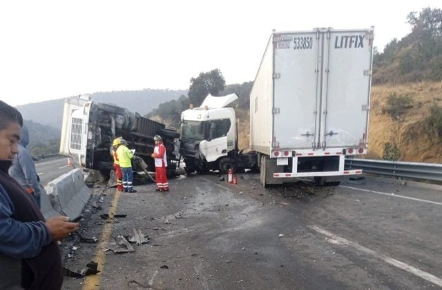 Accidente de tráileres en el Arco Norte provoca cierre vial