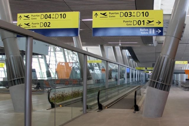 Registran balacera en aeropuerto de Santiago tras intento de robo contra camión de valores: Falleció un funcionario de la DGAC producto de los disparos