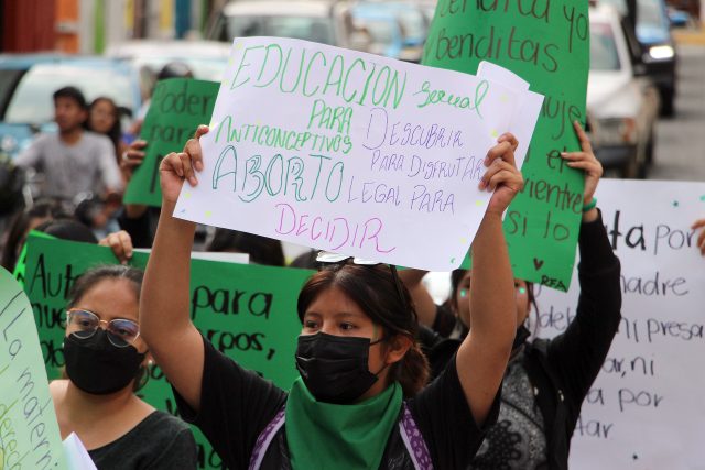 Reprueban diputados de Morena injerencia de iglesia católica en aborto