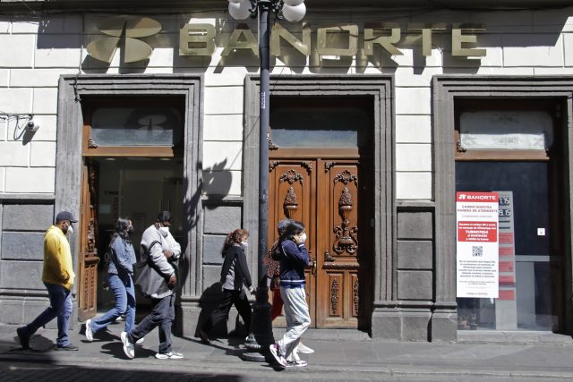 Tras cierre de banco en EEUU, expertos opinan sobre posibles afectaciones