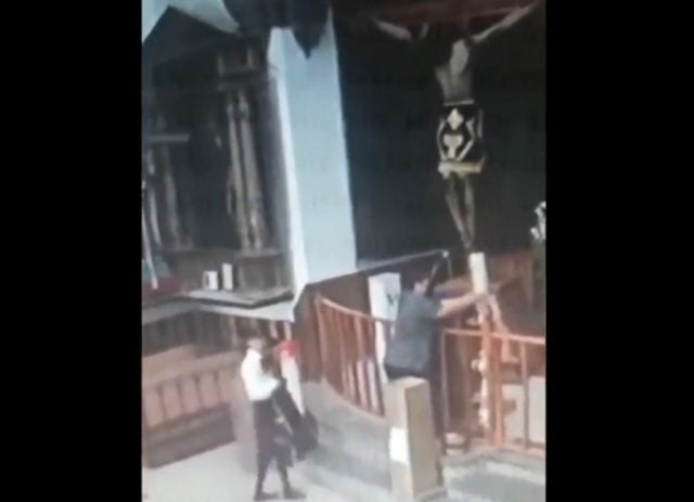 Iglesia católica de Huejotzingo difunde en video robo de cirio