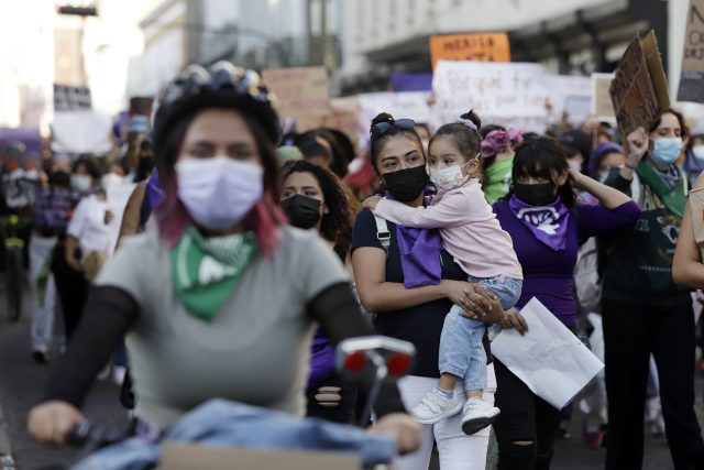 BUAP da libertad a mujeres académicas y administrativas a faltar el 8M