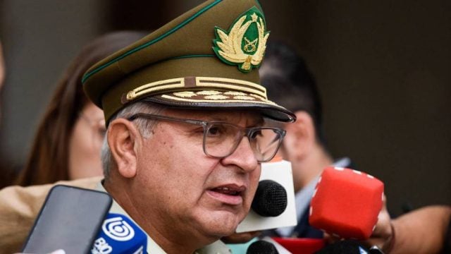 Yáñez rectifica su tono y asegura que Carabineros cuenta con el apoyo del Gobierno