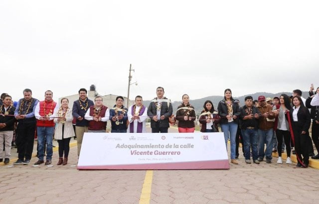 Céspedes inaugura obras, entrega programas sociales y patrullas en Zautla