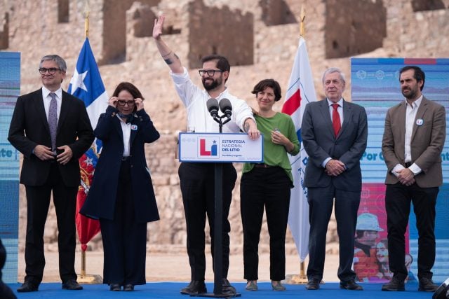 Presidente Boric llama a «vencer las desconfianzas» tras reunión con habitantes de Atacama por Estrategia Nacional del Litio