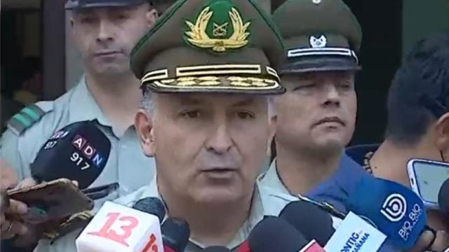 General de Carabineros Álex Chaván expulsó a periodista de rueda de prensa por la muerte del cabo Daniel Palma  (VIDEO)