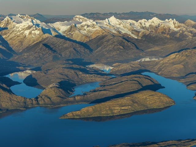 «Los impactos de la salmonicultura deben evaluarse en su conjunto»: Las reacciones que dejó la anulación de la RCA a centro ubicado en Reserva Nacional Kawésqar