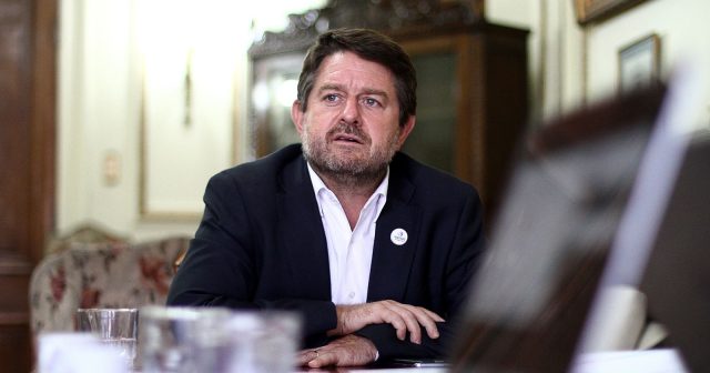 Claudio Orrego: «Yo creo que nadie puede descartar, a estas alturas, el Estado de Excepción»