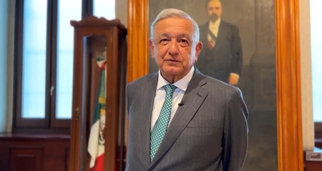 Después de 3 días reaparece AMLO para hablar de su salud