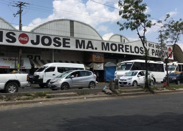 Puestos en mercado Morelos buscan regularizarse; algunos venden alcohol