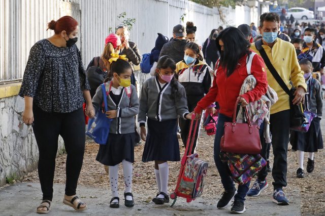 El lunes volverán a clases más de un millón de estudiantes